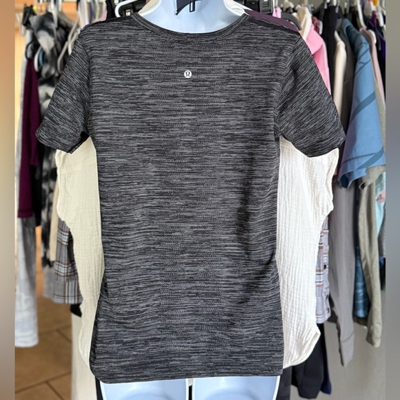 Lululemon Swiftly‎ Tech Short Sleeve (Breeze) *Relaxed Fit Black / White / Black - Picture 4 of 8